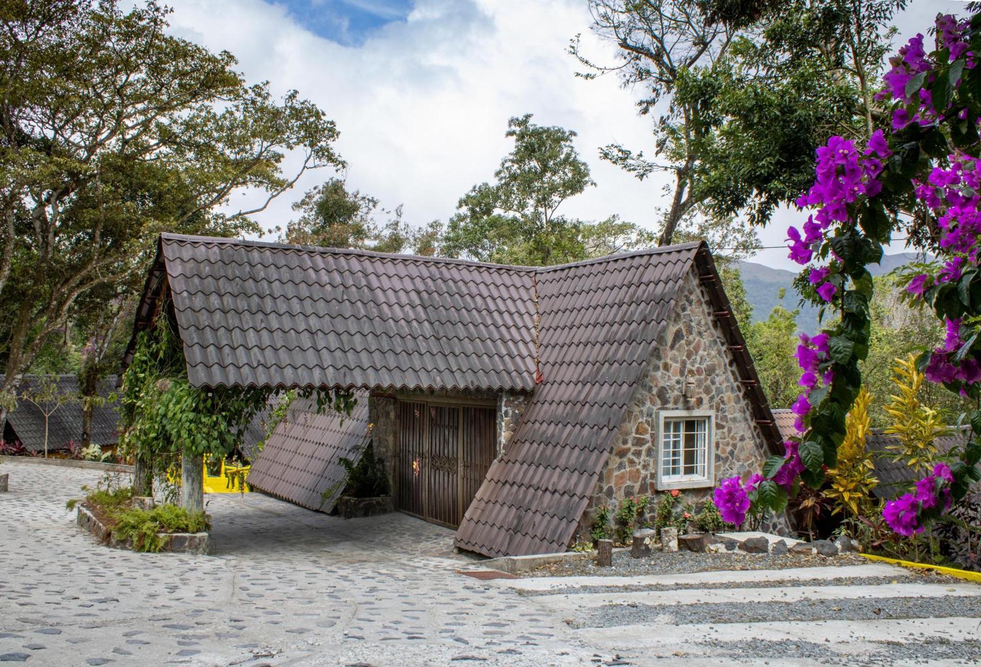 Refugio Cariguana Hotel *
