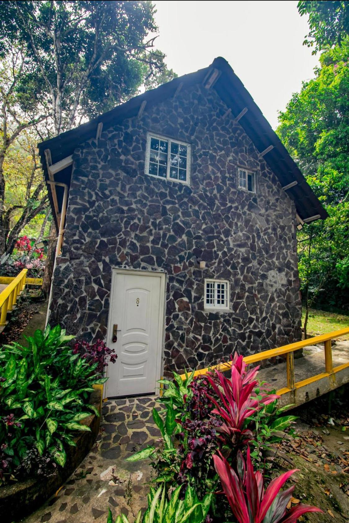 Refugio Cariguana Hotel *